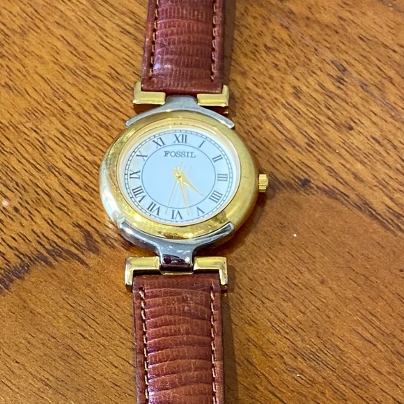 Vintage 90’s Fossil Watch - Picture 2 of 10